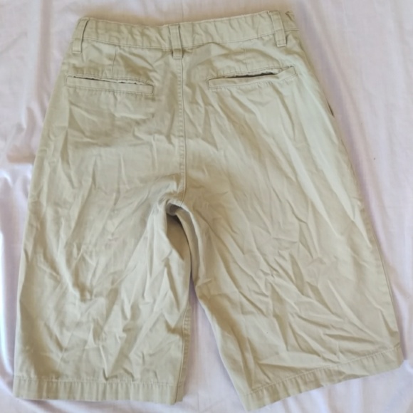 Old navy boy's khaki shorts - Picture 4 of 7